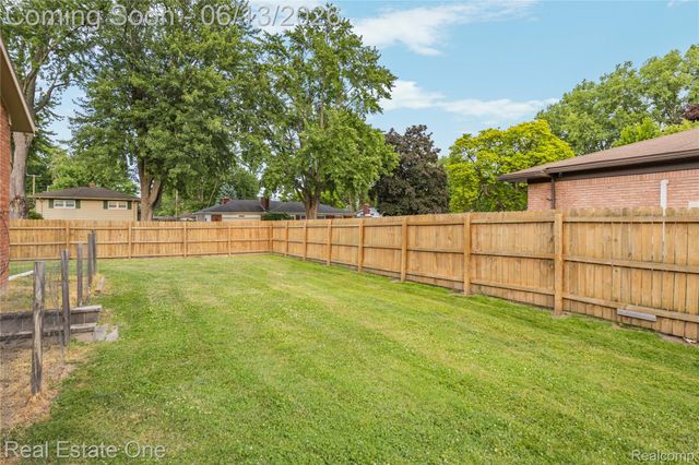 24100 Alpine Street, Clinton Charter Township, MI 48036