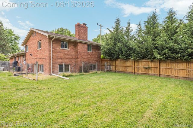 24100 Alpine Street, Clinton Charter Township, MI 48036