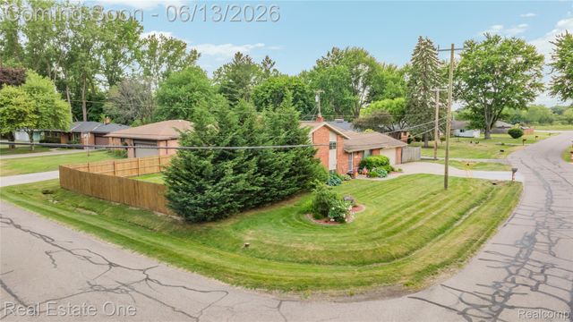 24100 Alpine Street, Clinton Charter Township, MI 48036