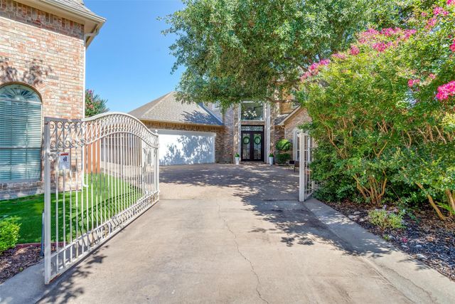 4224 Oak Park Court, Fort Worth, TX 76109
