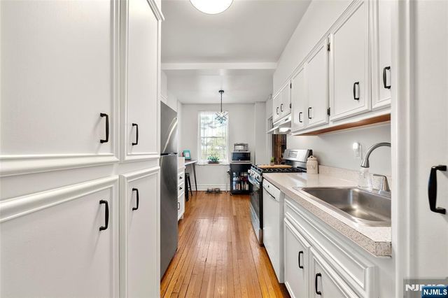 100 Palisade Avenue B31, Englewood, NJ 07631