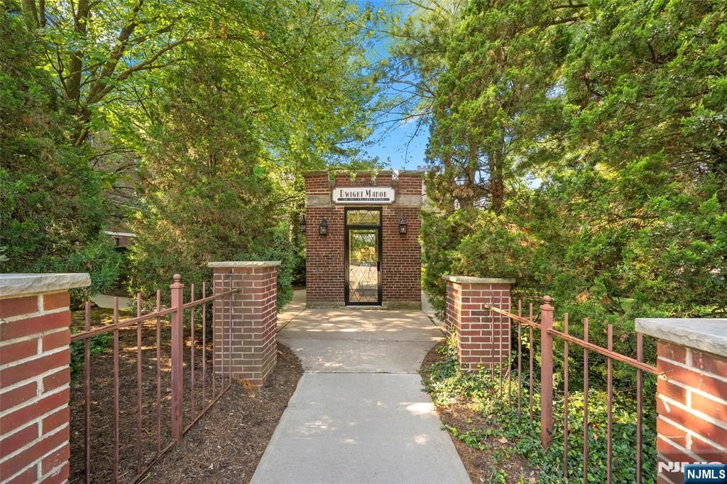 100 Palisade Avenue B31, Englewood, NJ 07631