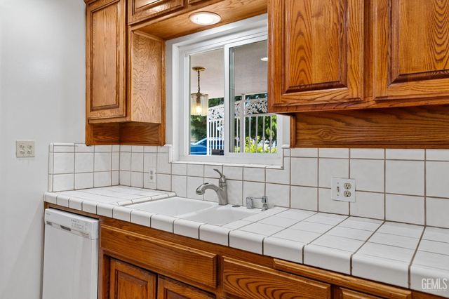 5301 Blake Court, Bakersfield, CA 93309