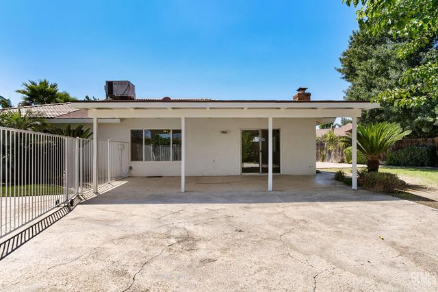 5301 Blake Court, Bakersfield, CA 93309