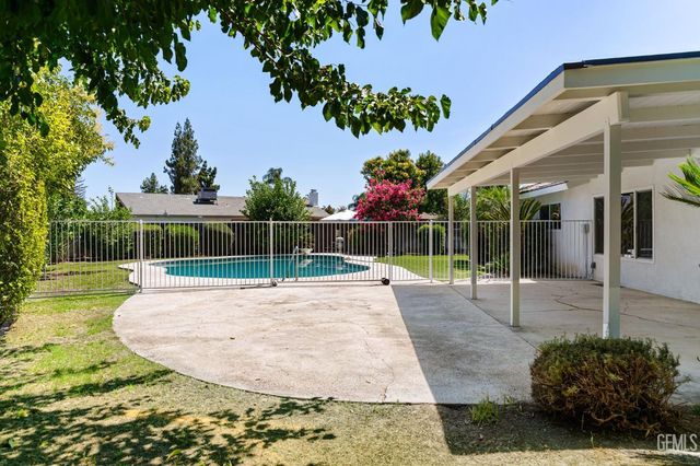 5301 Blake Court, Bakersfield, CA 93309
