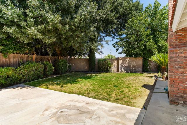 5301 Blake Court, Bakersfield, CA 93309