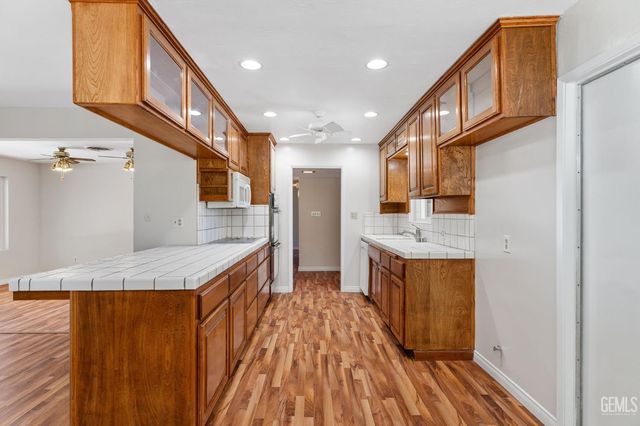 5301 Blake Court, Bakersfield, CA 93309