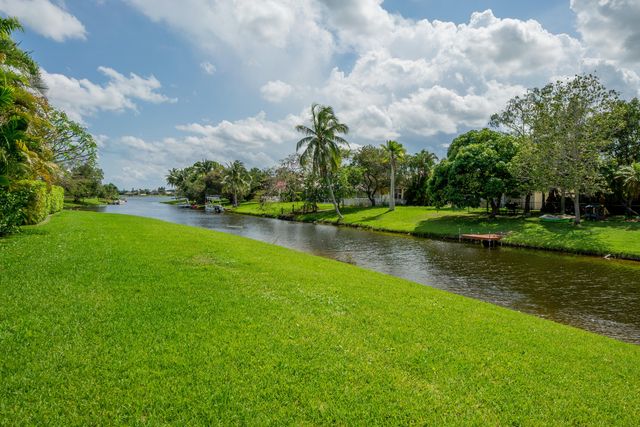 12858 Spinnaker Lane, Wellington, FL 33414