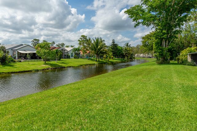 12858 Spinnaker Lane, Wellington, FL 33414