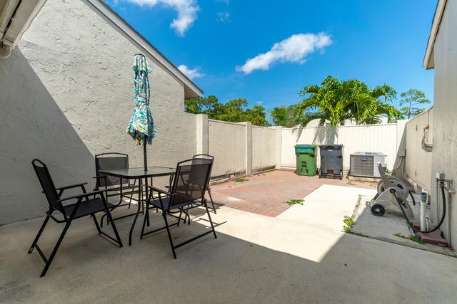12858 Spinnaker Lane, Wellington, FL 33414