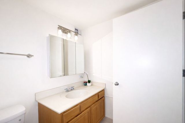 6700 S South Shore Drive 2G, Chicago, IL 60649