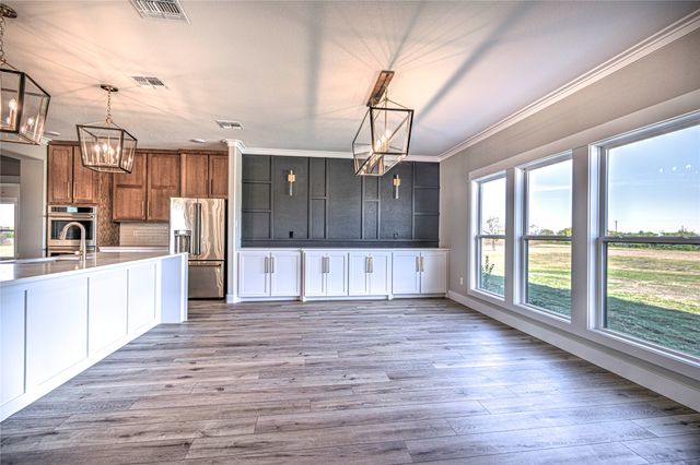 8186 S Lone Star Parkway, Moody, TX 76557