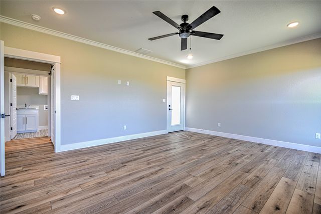 8186 S Lone Star Parkway, Moody, TX 76557