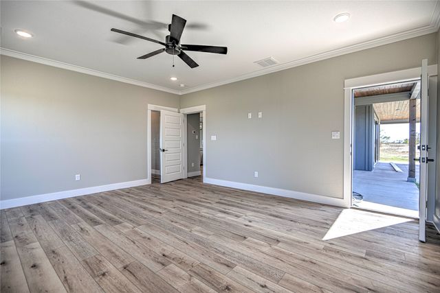 8186 S Lone Star Parkway, Moody, TX 76557