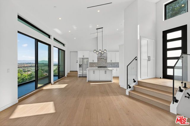 8366 Hillcroft Drive, West Hills (los Angeles), CA 91304
