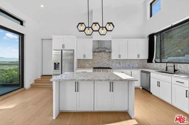 8366 Hillcroft Drive, West Hills (los Angeles), CA 91304