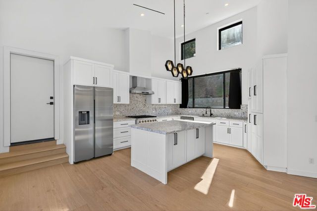 8366 Hillcroft Drive, West Hills (los Angeles), CA 91304