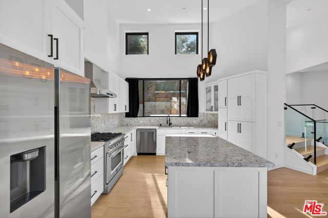 8366 Hillcroft Drive, West Hills (los Angeles), CA 91304