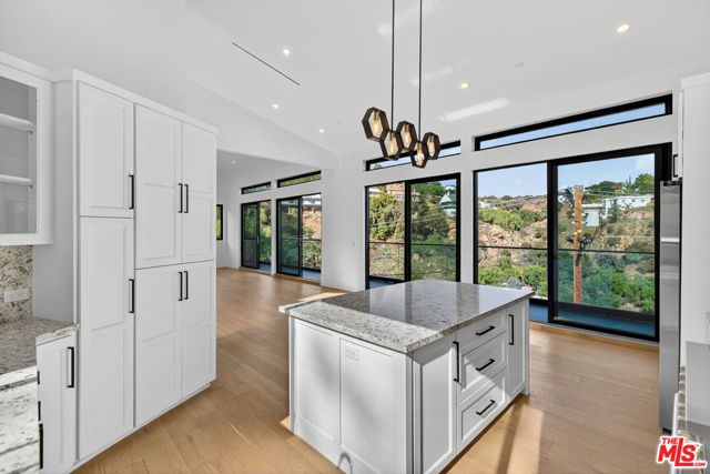 8366 Hillcroft Drive, West Hills (los Angeles), CA 91304
