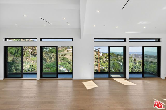 8366 Hillcroft Drive, West Hills (los Angeles), CA 91304