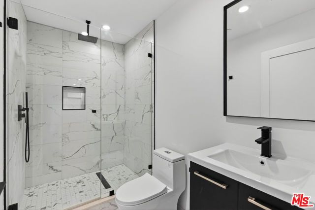 8366 Hillcroft Drive, West Hills (los Angeles), CA 91304
