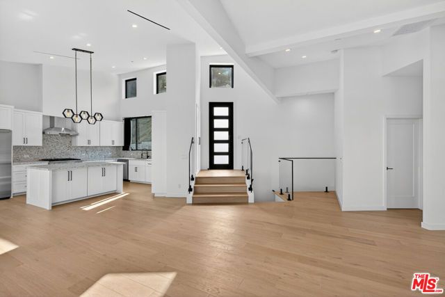 8366 Hillcroft Drive, West Hills (los Angeles), CA 91304