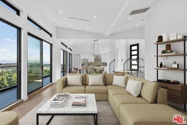8366 Hillcroft Drive, West Hills (los Angeles), CA 91304