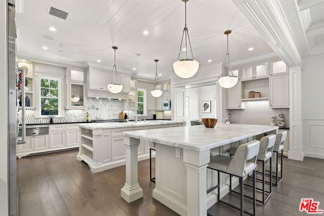 4760 Amigo Avenue, Los Angeles, CA 91356