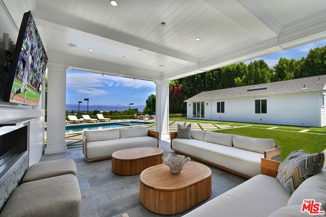 4760 Amigo Avenue, Los Angeles, CA 91356