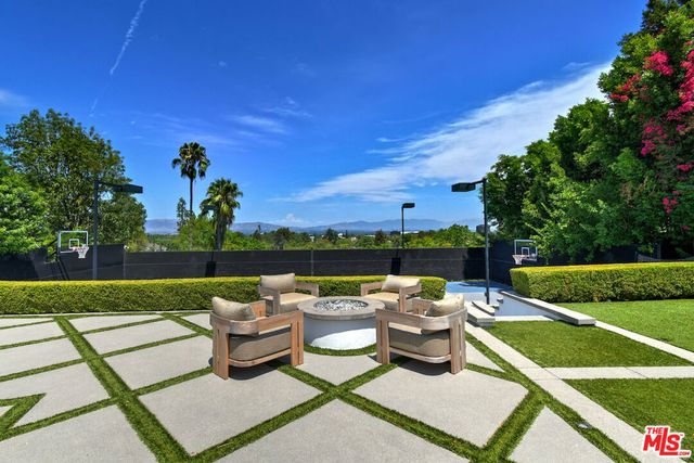 4760 Amigo Avenue, Los Angeles, CA 91356