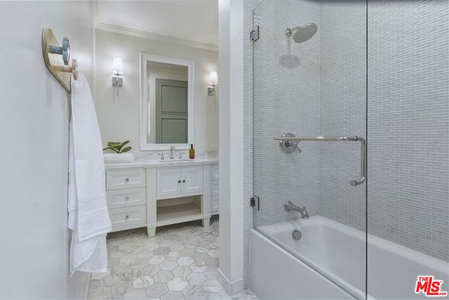 4760 Amigo Avenue, Los Angeles, CA 91356