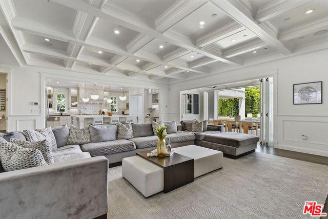 4760 Amigo Avenue, Los Angeles, CA 91356