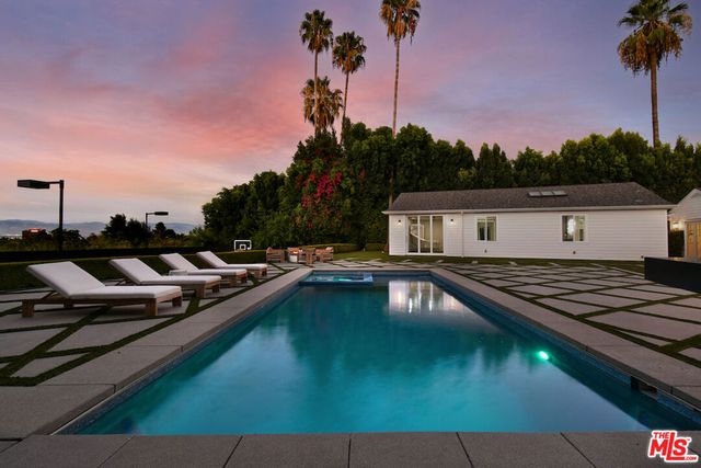 4760 Amigo Avenue, Los Angeles, CA 91356