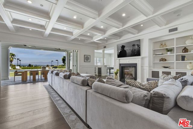 4760 Amigo Avenue, Los Angeles, CA 91356