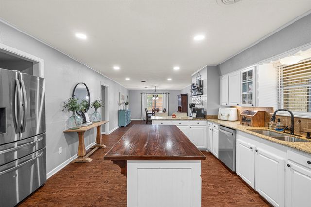 2025 W Belclaire Circle, Corsicana, TX 75110