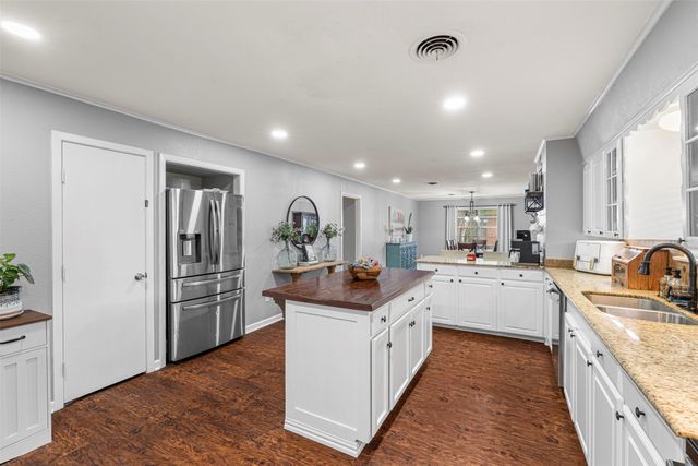 2025 W Belclaire Circle, Corsicana, TX 75110