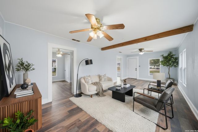 1521 B Street, Floresville, TX 78114