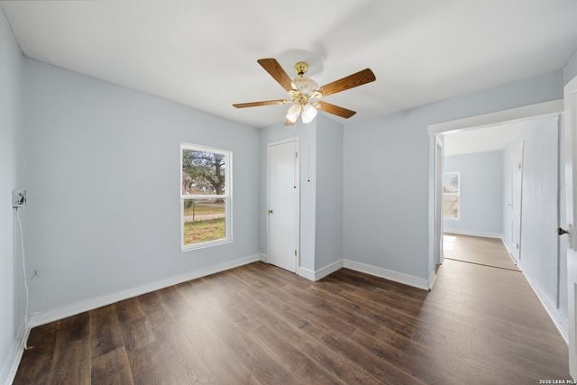 1521 B Street, Floresville, TX 78114