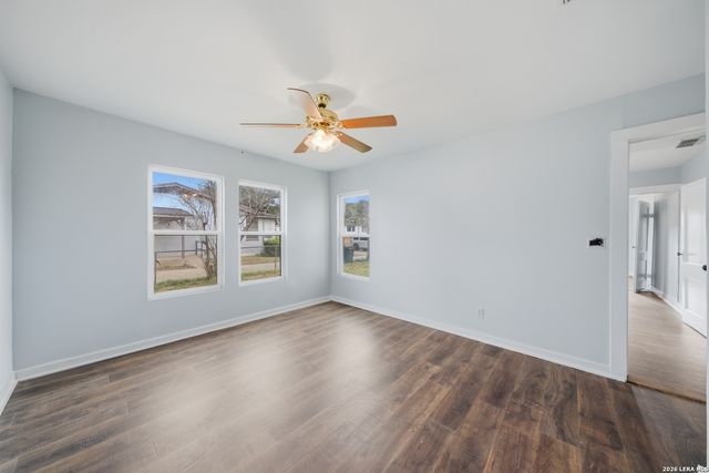 1521 B Street, Floresville, TX 78114