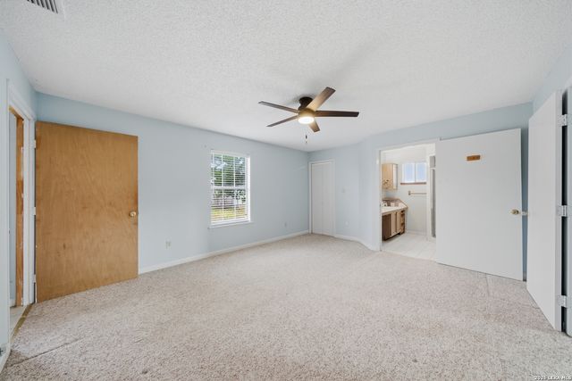 1521 B Street, Floresville, TX 78114