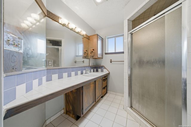 1521 B Street, Floresville, TX 78114