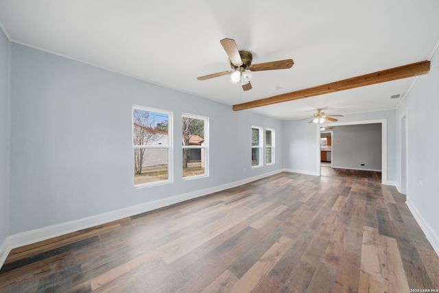 1521 B Street, Floresville, TX 78114