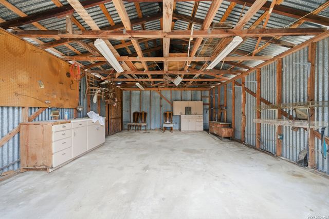 1521 B Street, Floresville, TX 78114