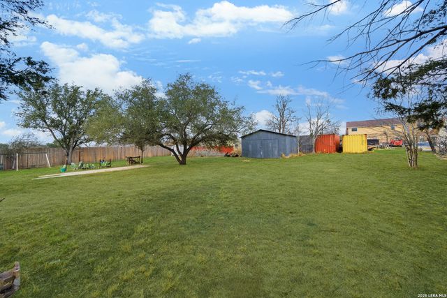 1521 B Street, Floresville, TX 78114