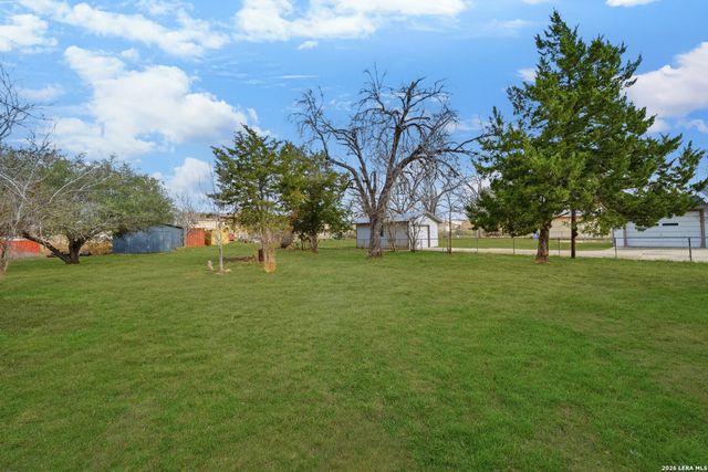 1521 B Street, Floresville, TX 78114