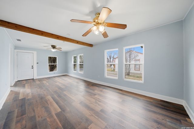 1521 B Street, Floresville, TX 78114