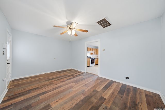 1521 B Street, Floresville, TX 78114