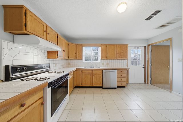 1521 B Street, Floresville, TX 78114