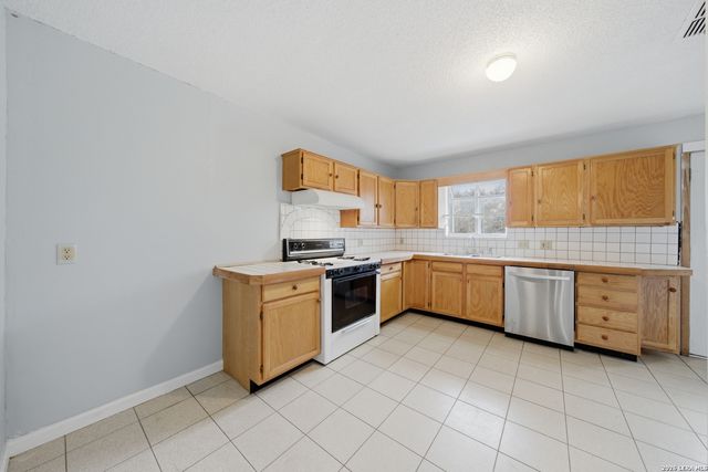 1521 B Street, Floresville, TX 78114