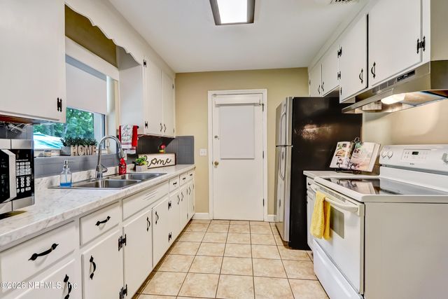 2002 RYAR Road, Jacksonville, FL 32216